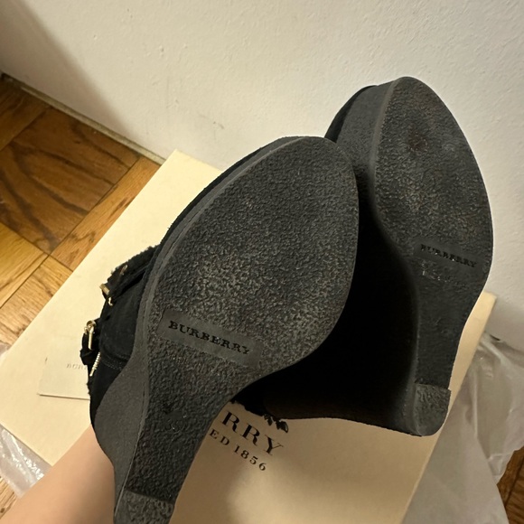Burberry Brit Suede Shearling 130 Ankle Wedge Booties  35 EU / 5 US NIB - Picture 9 of 11
